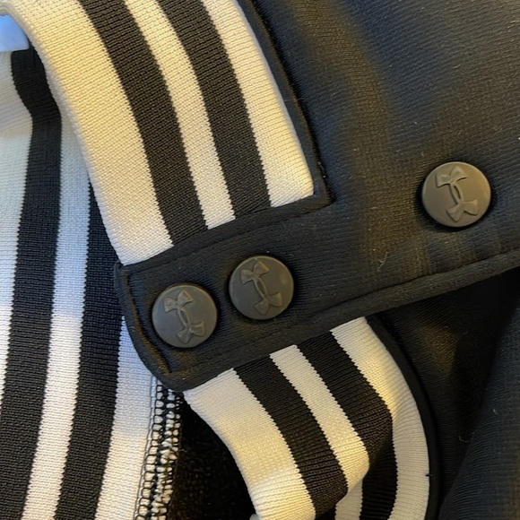 Under armour youth small athletic jacket with pockets in black with purple logo - Picture 4 of 7